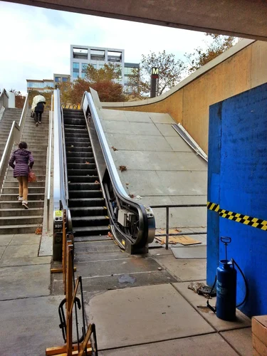 Escalator Repairing Service


